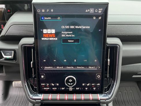 Used 2025 GMC Yukon AT4 Ultimate w/ LPO, Floor Liner Package image 19