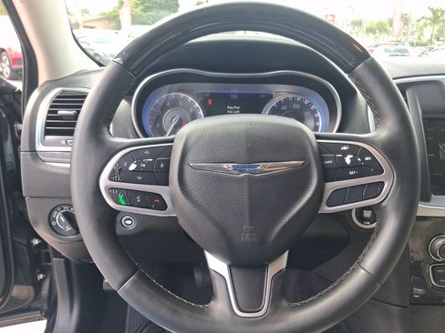 Used 2019 Chrysler 300 Limited RWD image 13