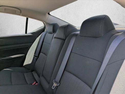 Used 2024 Nissan Altima 2.5 SV image 18