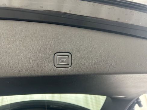 Used 2024 Cadillac XT6 Premium Luxury image 35