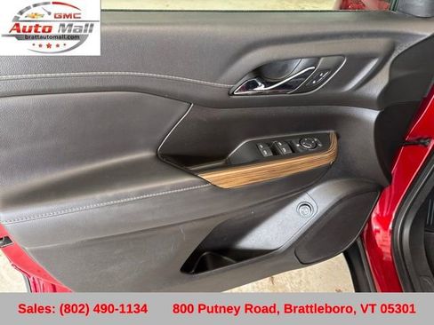 Used 2023 GMC Acadia SLE w/ Driver Convenience Package image 12