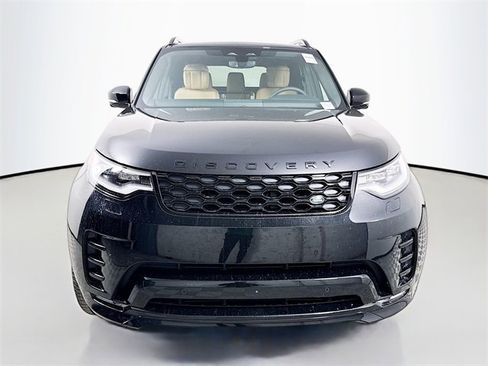 New 2026 Land Rover Discovery Dynamic SE image 2