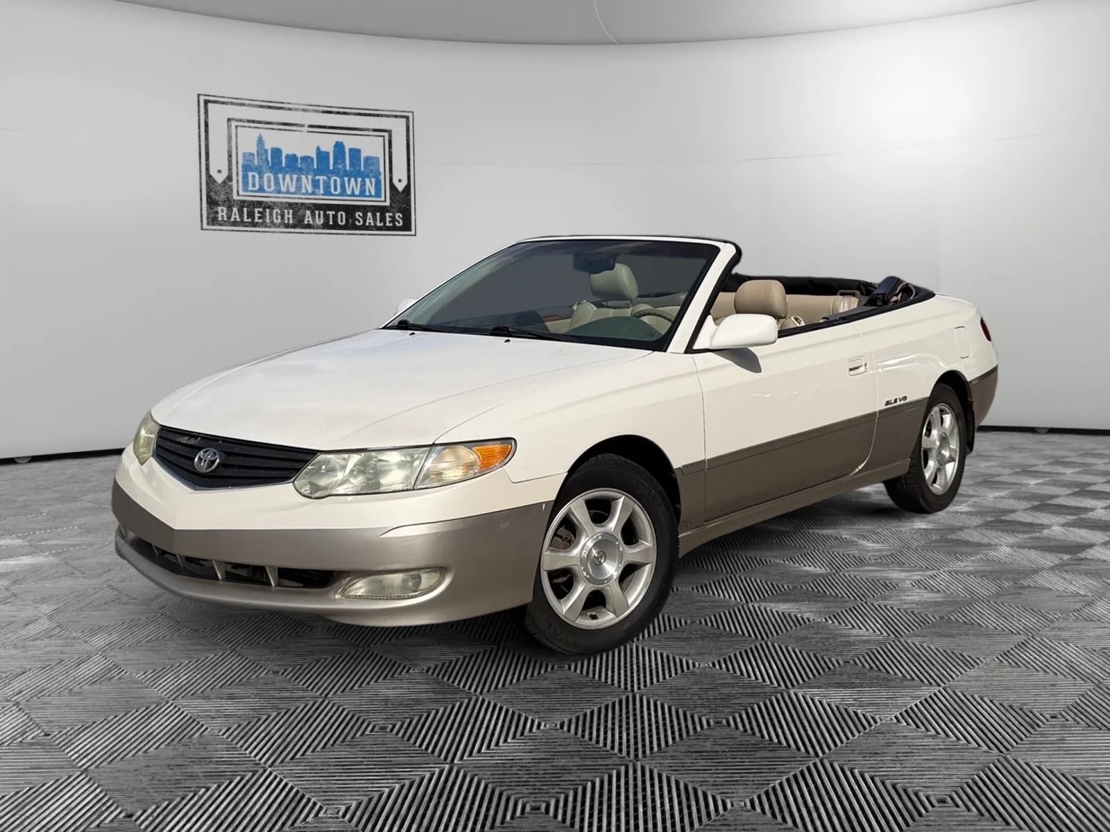 Used 2002 Toyota Solara SLE FWD image 2