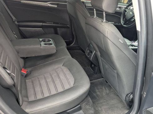 Used 2020 Ford Fusion SE image 26