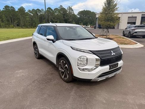 Used 2024 Mitsubishi Outlander AWD image 24
