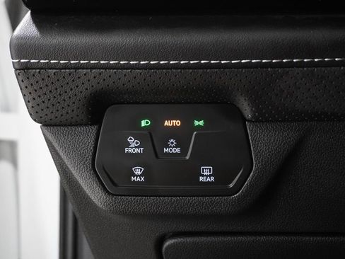 Used 2024 Volkswagen Atlas SE image 22