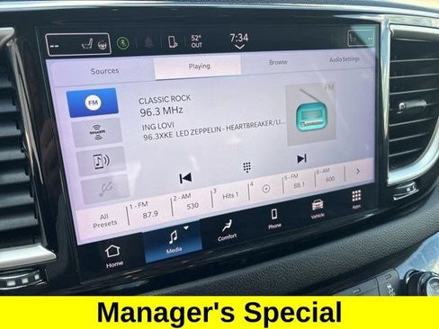 Used 2024 Chrysler Pacifica Touring-L FWD image 21