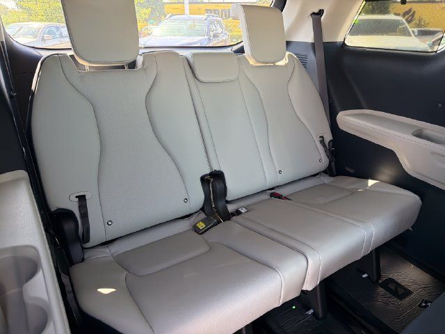 New 2027 Kia Carnival SX w/ Dark Edition Package FWD image 24