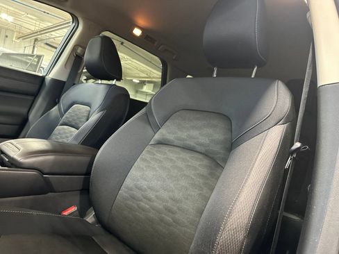 Used 2024 Nissan Pathfinder SV AWD/4WD image 9