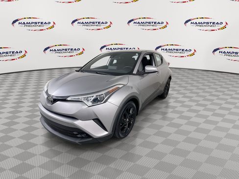 Used 2019 Toyota C-HR XLE FWD image 4