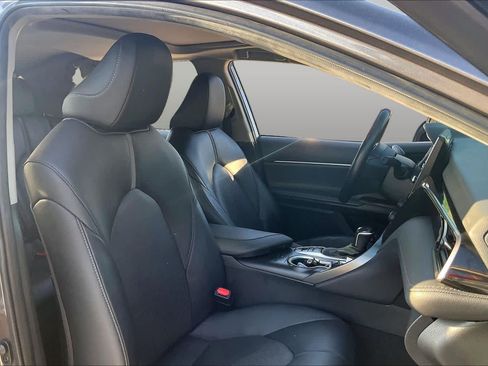 Used 2023 Toyota Camry XLE w/ Navigation Package FWD image 9