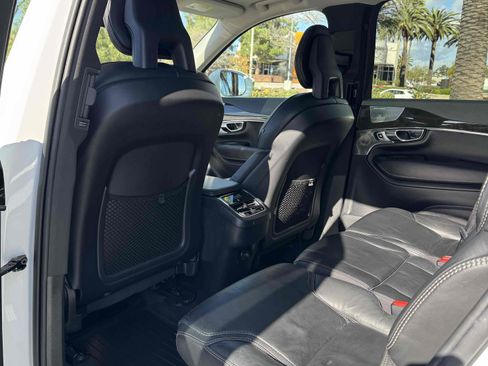 Used 2018 Volvo XC90 T6 Momentum w/ Convenience Package image 40