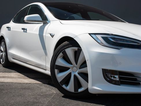 Used 2021 Tesla Model S Long Range Plus image 30