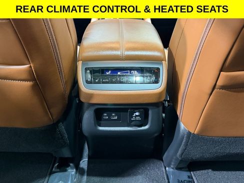 Used 2025 Nissan Pathfinder Platinum AWD/4WD image 34
