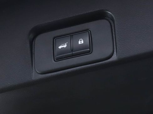 Used 2025 Nissan Rogue SV image 18