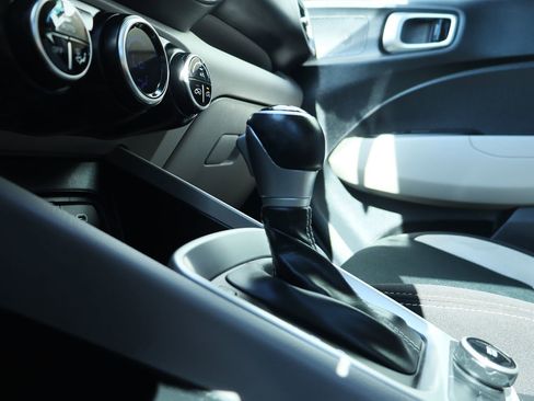 Used 2023 Hyundai Venue SEL image 50