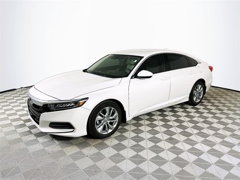 Used 2018 Honda Accord LX image 3
