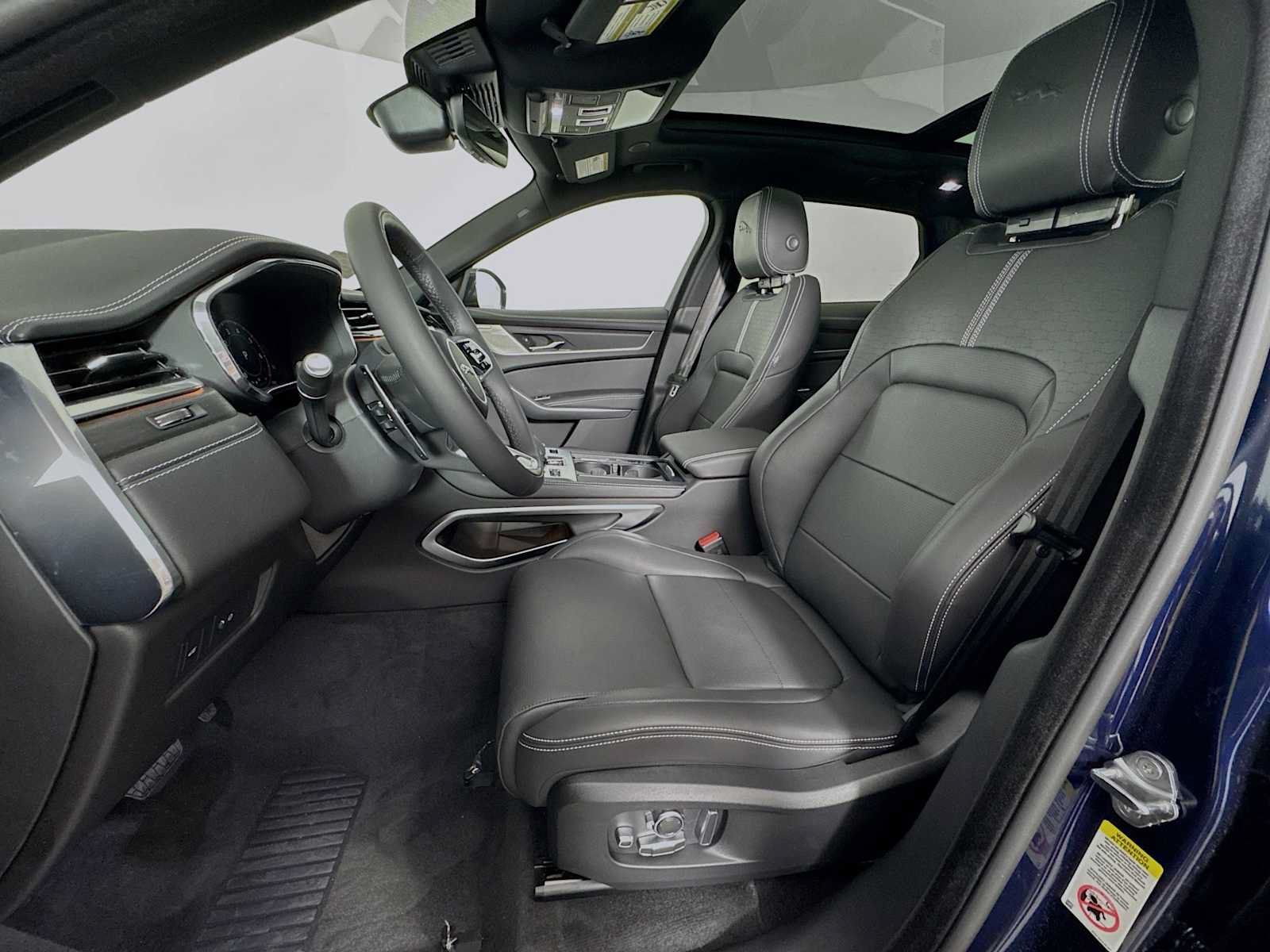 New 2025 Jaguar F-PACE R-Dynamic S AWD/4WD image 11