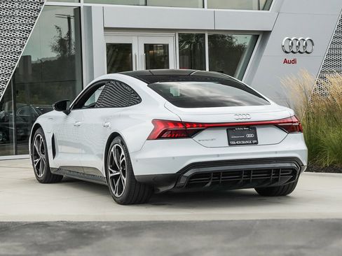 Used 2022 Audi e-tron GT Prestige w/ Prestige Package image 4