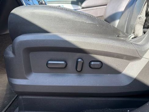 Used 2012 Lincoln MKX FWD image 18