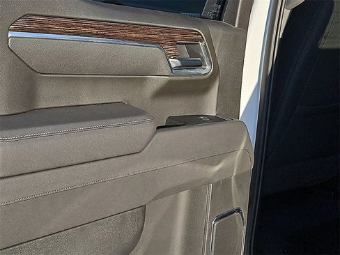 Used 2025 GMC Sierra 1500 Elevation w/ Preferred Package image 17