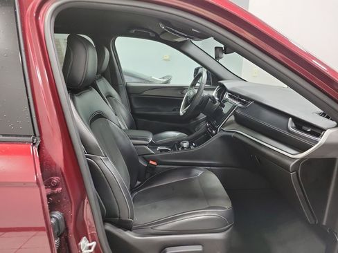 Used 2024 Jeep Grand Cherokee Altitude image 20