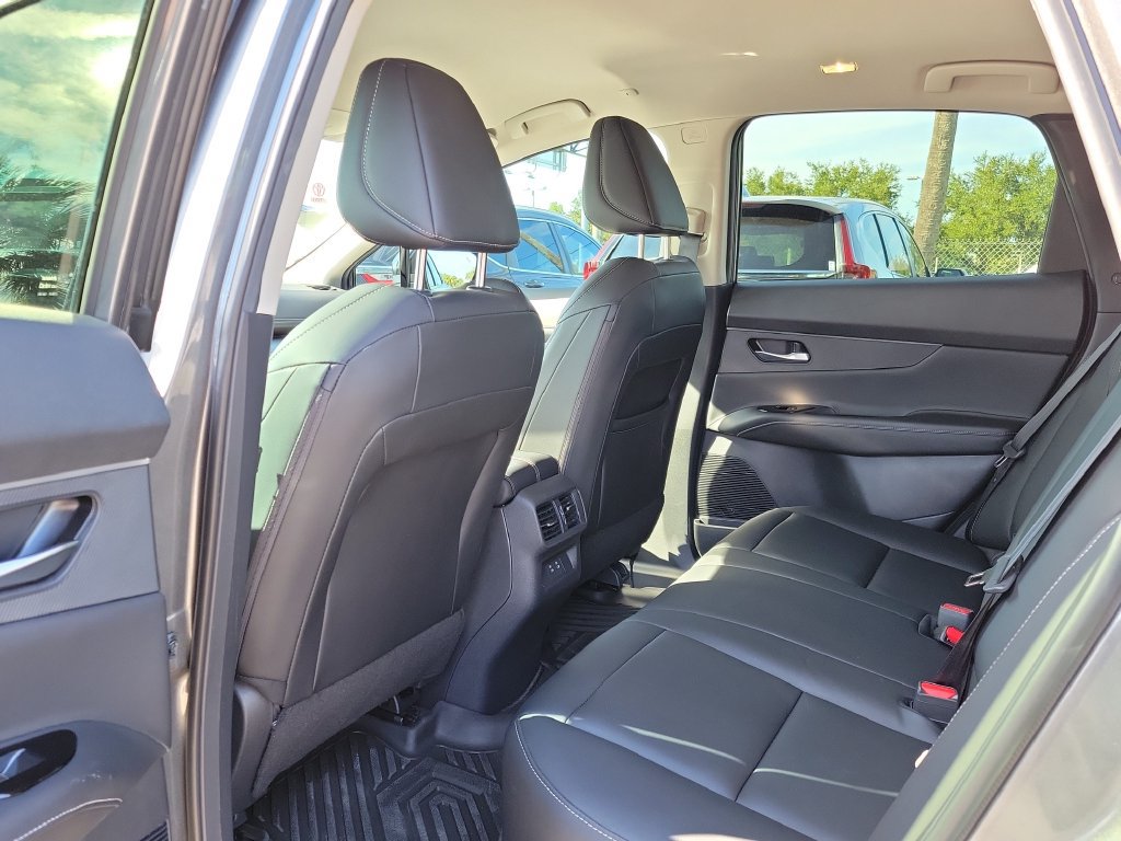 Used 2025 Nissan Murano SV FWD image 14