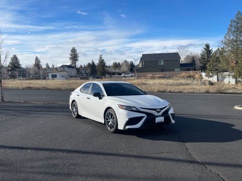 Used 2023 Toyota Camry SE image 9