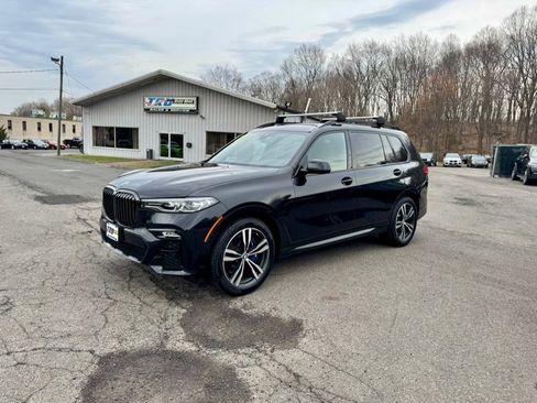 Used 2022 BMW X7 xDrive40i w/ M Sport Package image 2