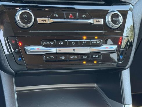 Certified 2022 Ford Explorer Limited AWD/4WD image 5