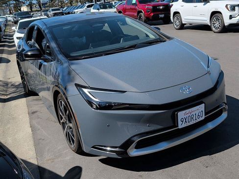 Used 2026 Toyota Prius Plug-In Hybrid FWD image 3