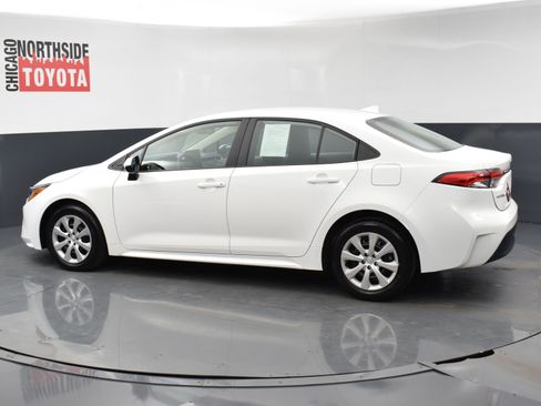 Used 2025 Toyota Corolla LE image 2