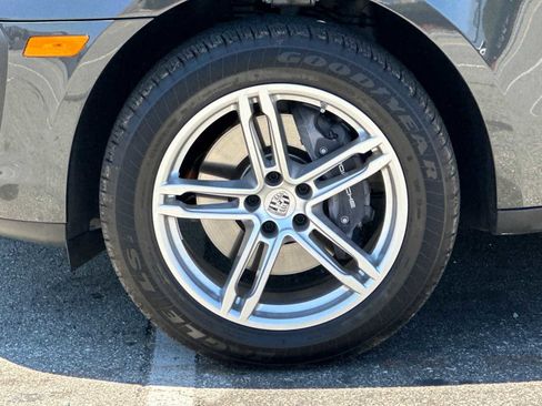 Used 2025 Porsche Macan image 24