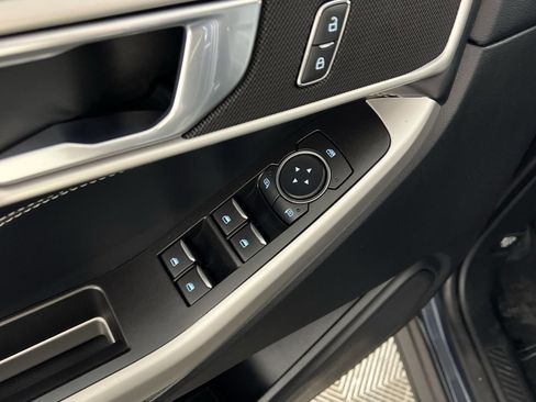 Used 2022 Ford Explorer XLT w/ Equipment Group 202A image 15