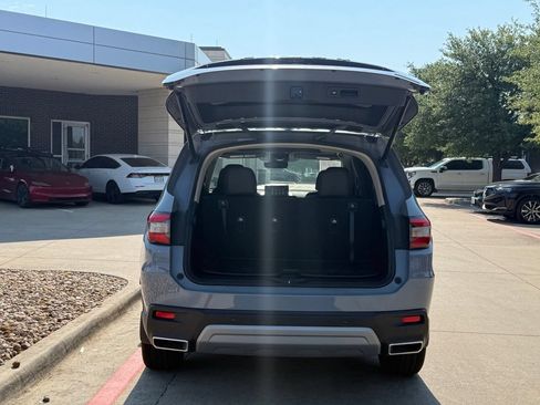 Used 2025 Honda Pilot Touring image 5