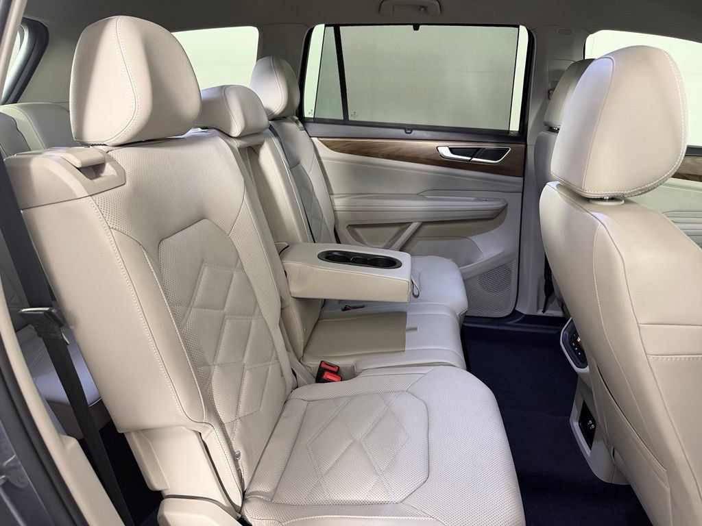 Used 2024 Volkswagen Atlas SE AWD/4WD image 15