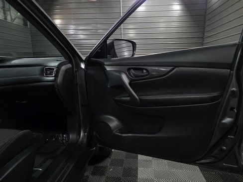 Used 2020 Nissan Rogue S image 31