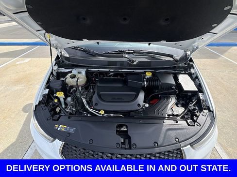 Used 2022 Chrysler Pacifica Touring-L FWD image 28