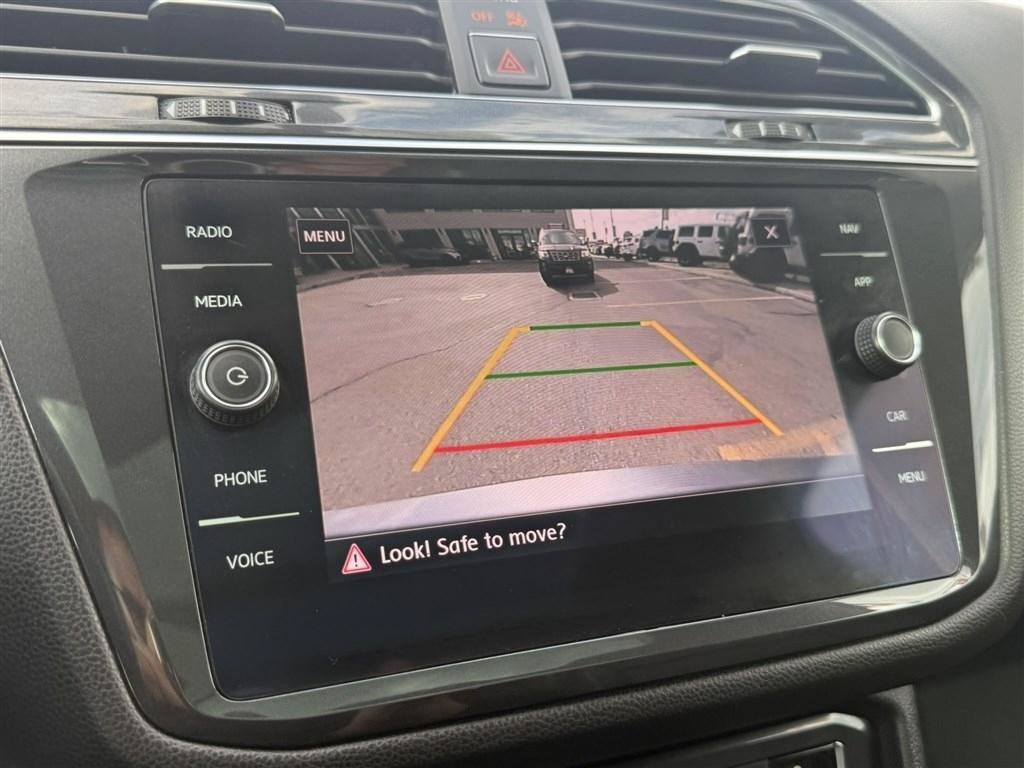 Used 2018 Volkswagen Tiguan SEL AWD/4WD image 32