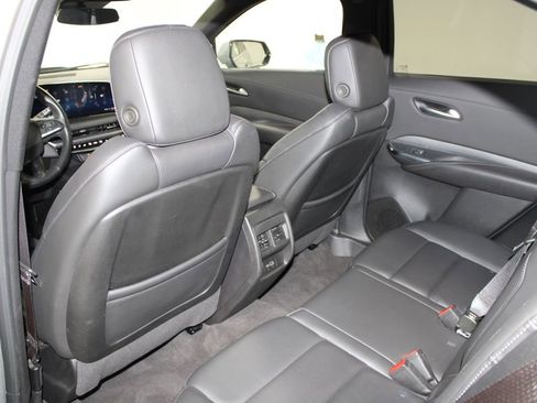 Used 2024 Cadillac XT4 Premium Luxury image 23