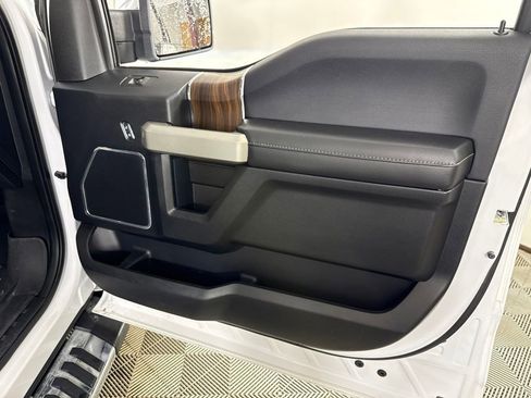 Used 2017 Ford F150 Lariat w/ Equipment Group 502A Luxury AWD/4WD image 29