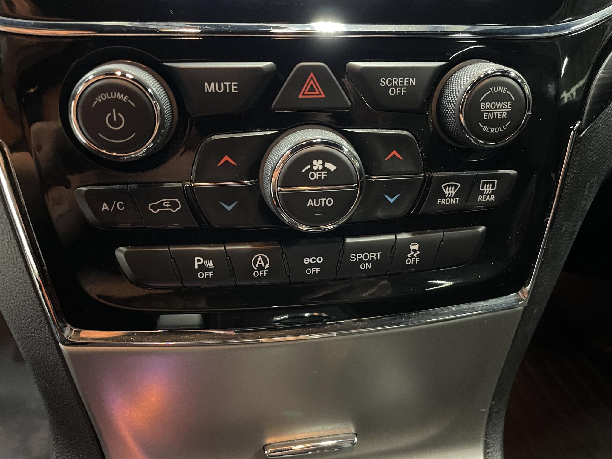 Used 2021 Jeep Grand Cherokee Laredo X AWD/4WD image 15