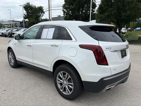 Used 2022 Cadillac XT5 Premium Luxury AWD/4WD image 2