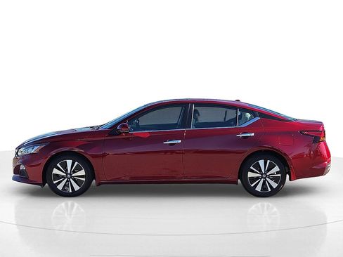 Used 2022 Nissan Altima 2.5 SV w/ SV Premium Package image 3