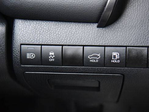 Used 2024 Toyota Camry SE image 30