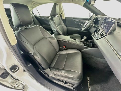 Used 2022 Lexus ES 300h w/ Premium Package FWD image 32