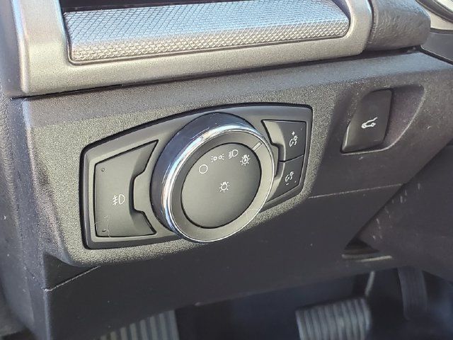 Used 2020 Ford Fusion SE w/ Equipment Group 151A FWD image 10