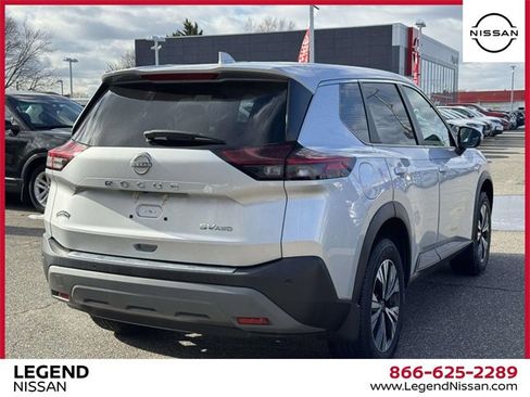 Used 2022 Nissan Rogue SV image 5