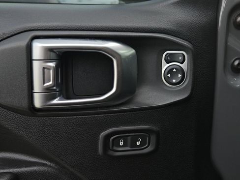 Used 2020 Jeep Wrangler Sport image 24