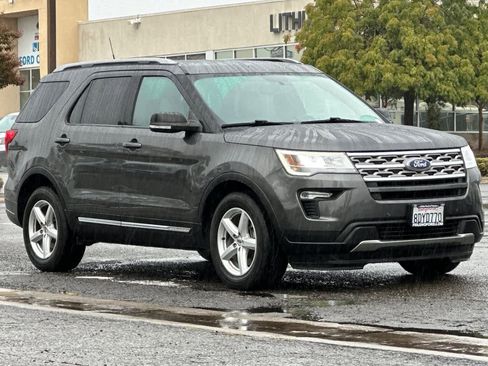 Used 2018 Ford Explorer XLT w/ Equipment Group 202A image 10